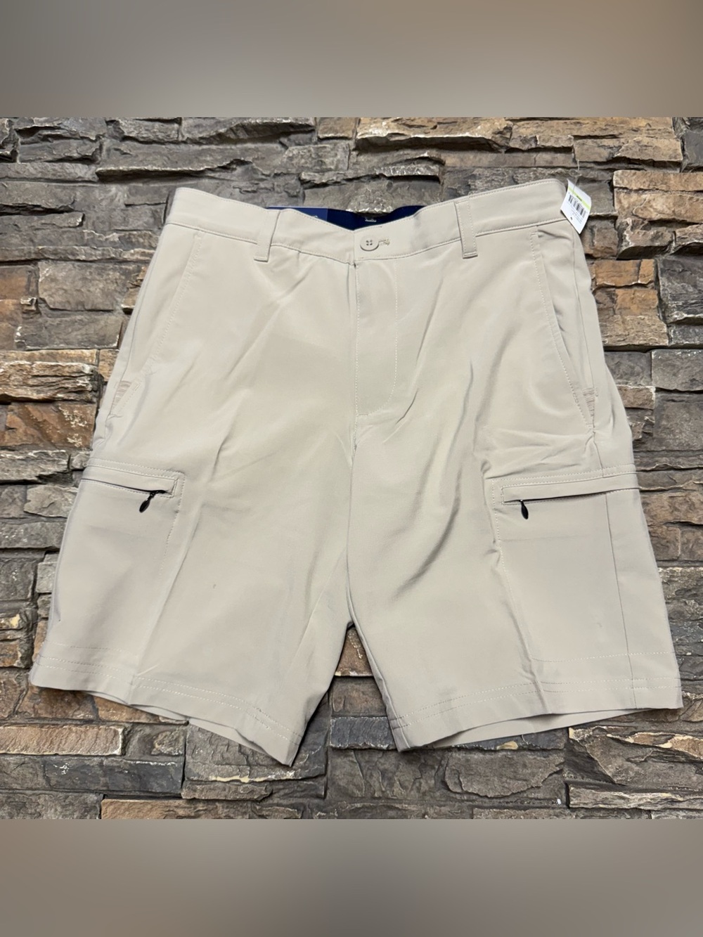 NEW IZOD Golf Swingflex Cargo Shorts Mens 30 Tan Khaki 9.5” Inseam Classic NWT
